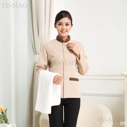 保潔人員對電腦液晶屏清潔